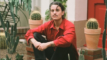 Elliot Maginot - I Need to Stay Here